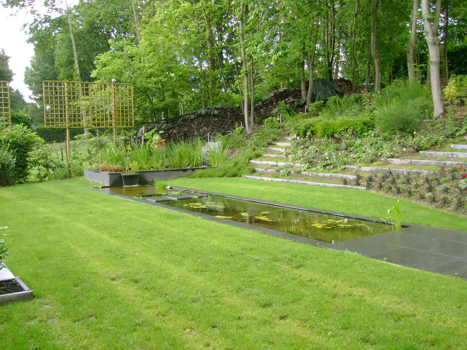 Tuinvijver met stapstenen (foto 4 van 4)