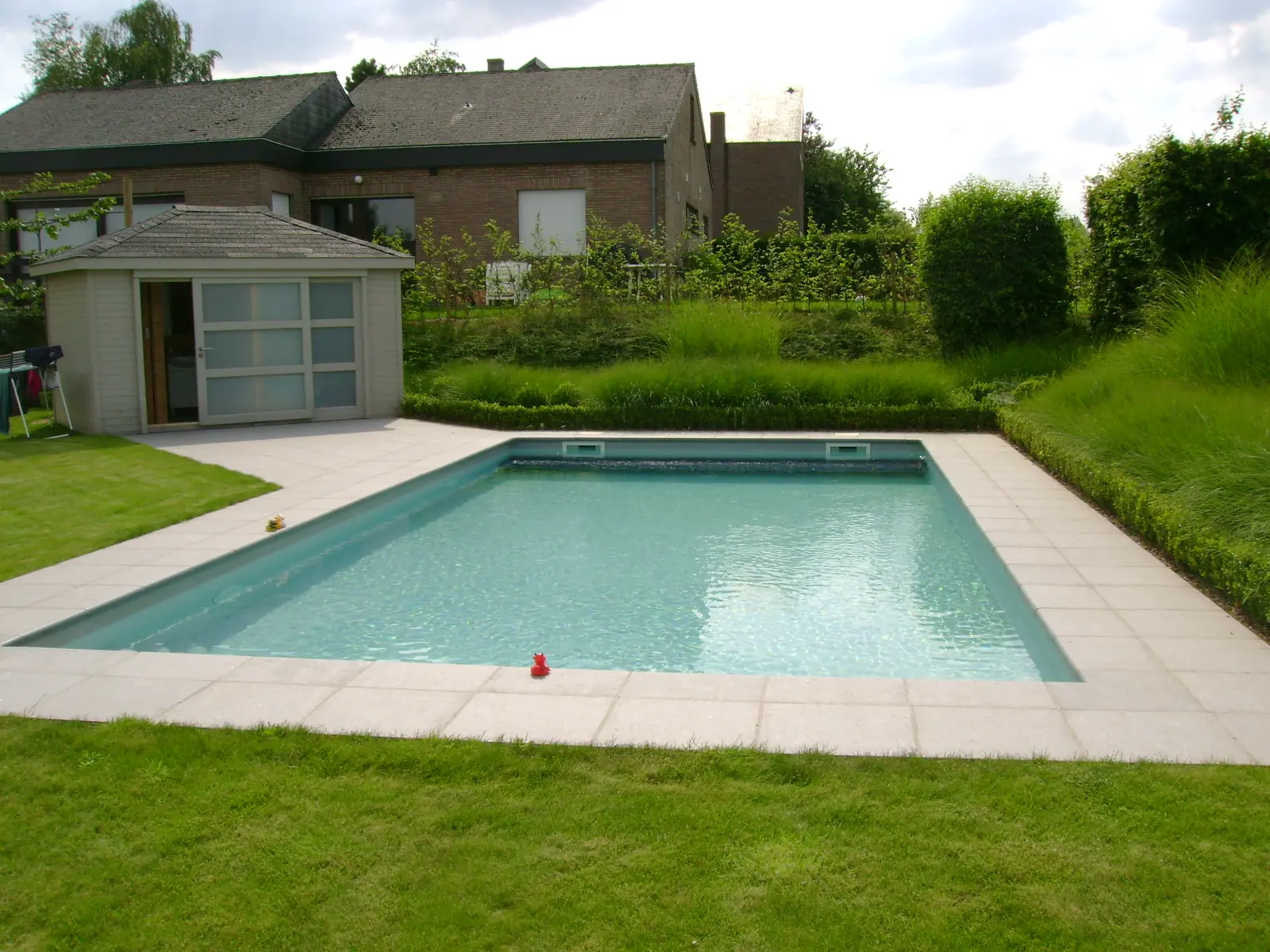 Zwembad aan het terras (foto 2 van 4)