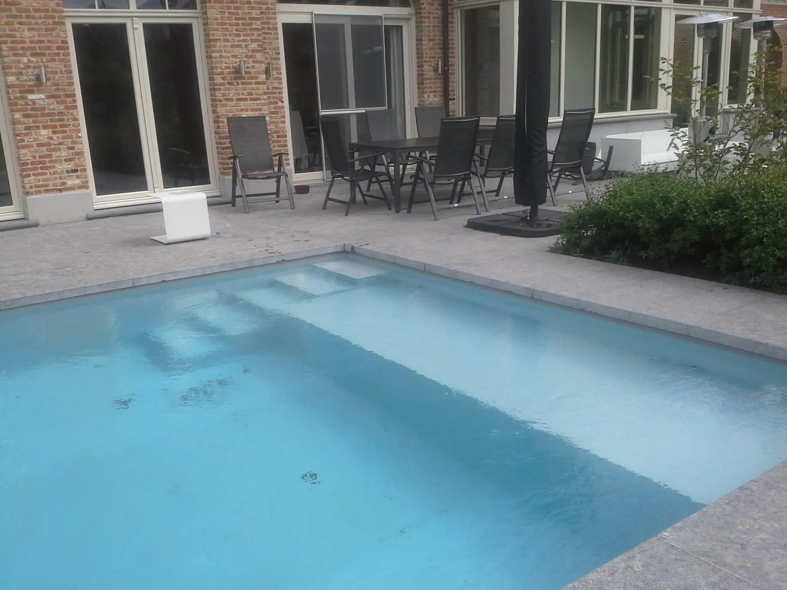 Zwembad met brede instaptrap (foto 4 van 4)