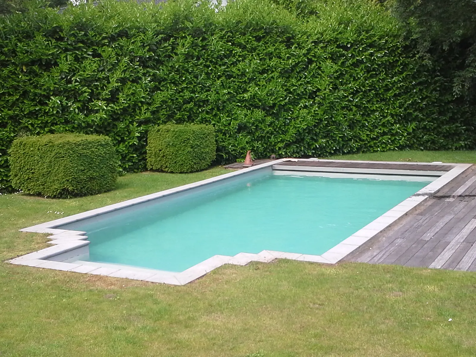 Zwembad met getrapte rand (foto 1 van 3)